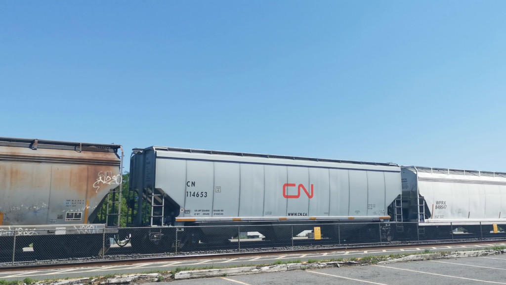 CN 114653